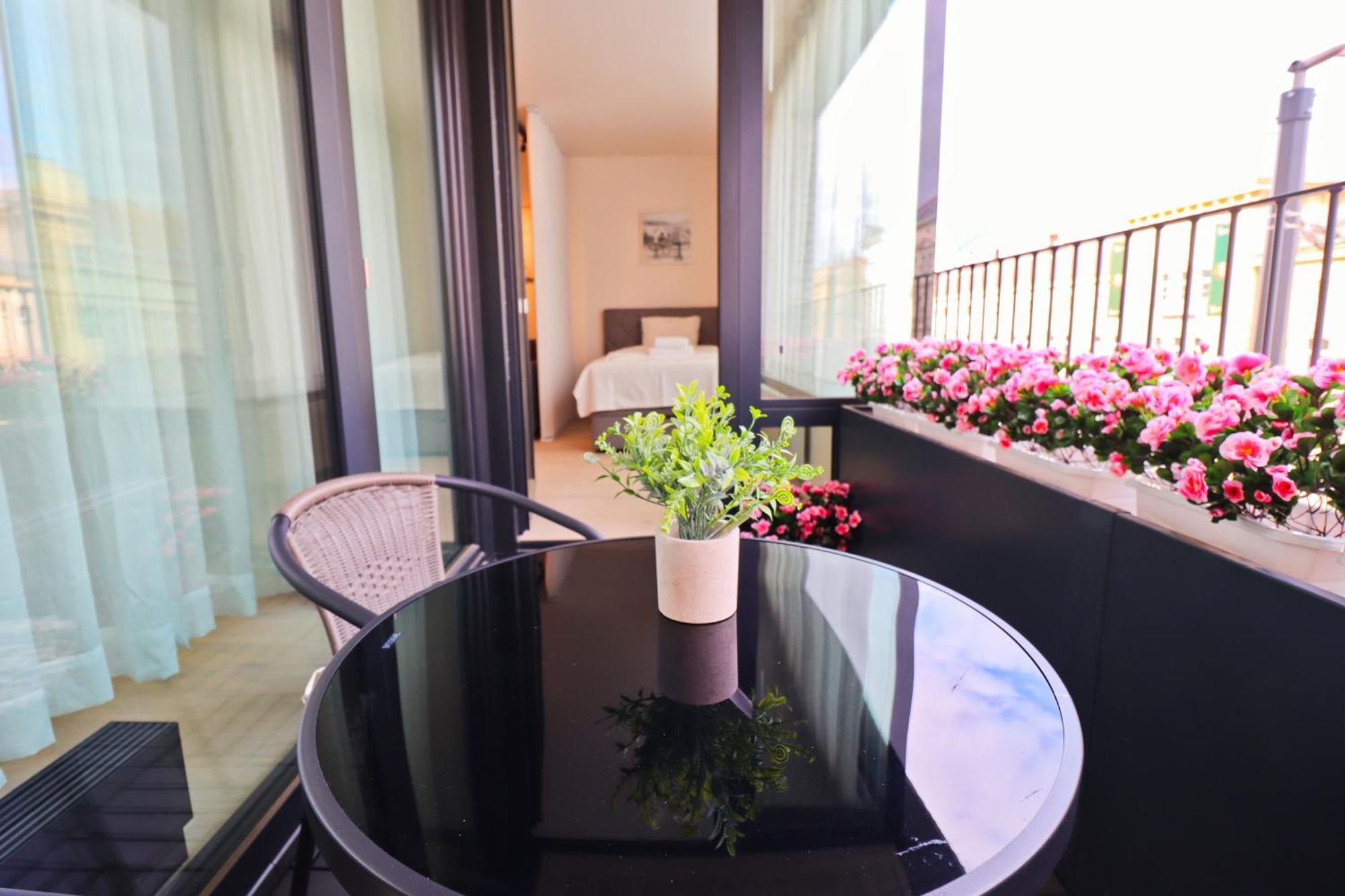 Sunny Apartment In Smichov, Prague 5 מראה חיצוני תמונה