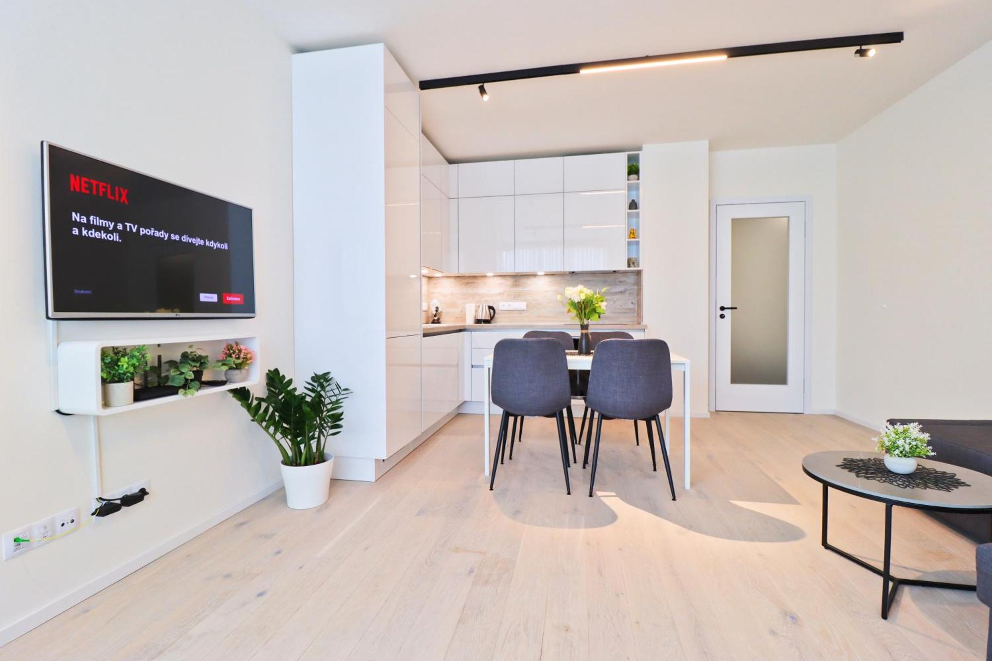 Sunny Apartment In Smichov, Prague 5 מראה חיצוני תמונה