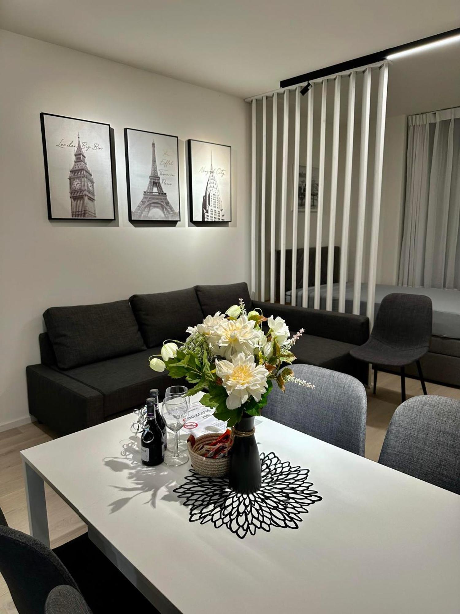 Sunny Apartment In Smichov, Prague 5 מראה חיצוני תמונה