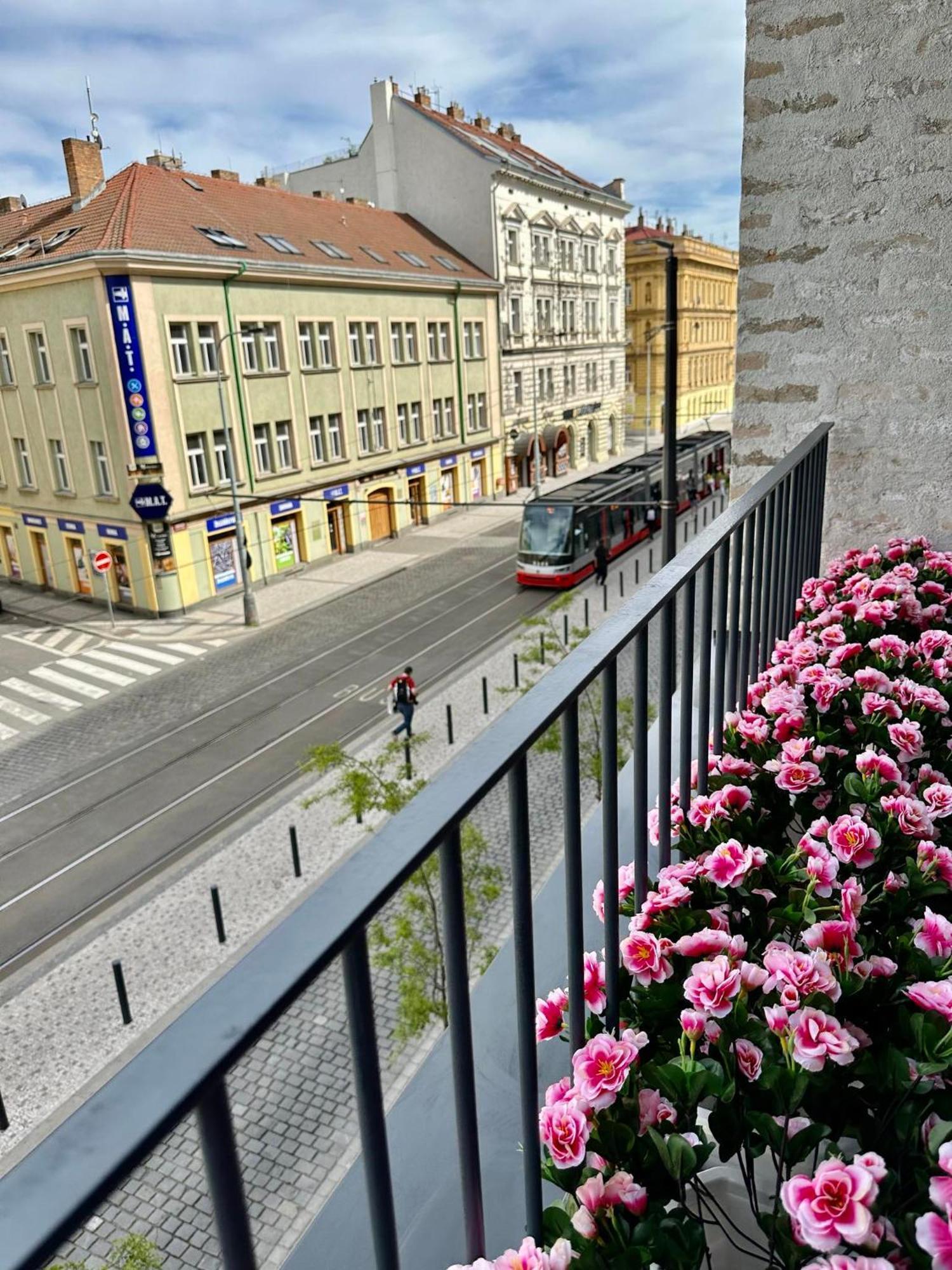 Sunny Apartment In Smichov, Prague 5 מראה חיצוני תמונה